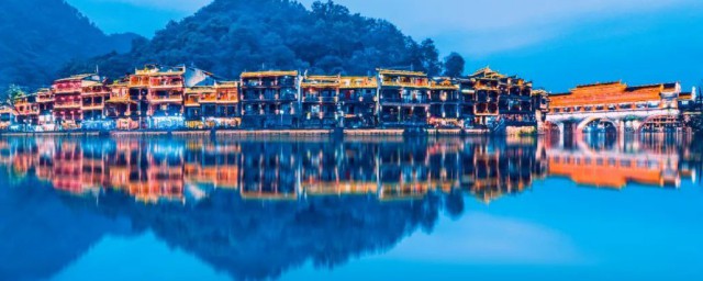 凤凰古镇的位置(凤凰古镇景区)