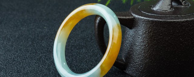 女人戴黄龙玉禁忌事项有哪些(女人佩戴黄龙玉有什么好处)