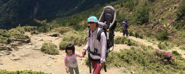 带孩子爬山发朋友圈的句子(带孩子爬山晒朋友圈怎么说)