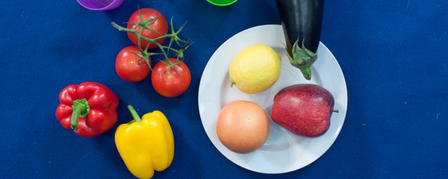 彩椒这样做孩子们抢着吃(彩椒能吃不)