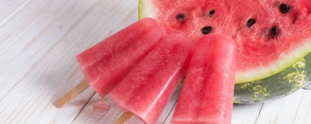 自制西瓜雪糕的做法(西瓜雪糕做法家庭自制简单)