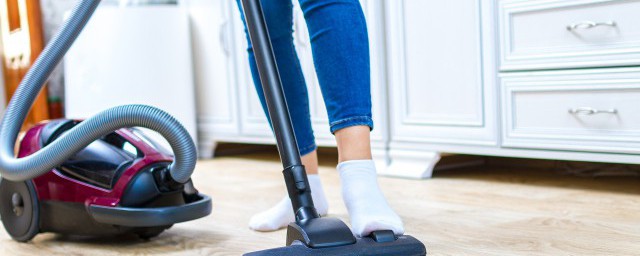 地毯如何清洗(卧室地毯如何清洗)