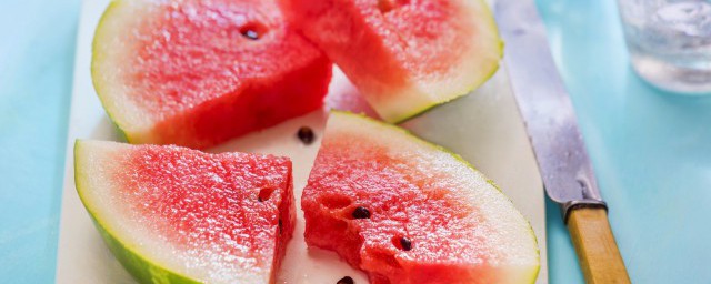 能不能一起吃西瓜和雪糕(雪糕可以跟西瓜一起吃吗)