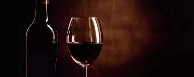 红酒有沉淀物还能不能喝(红酒中的沉淀物能喝吗)