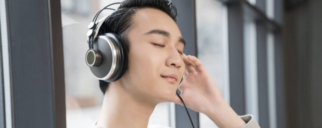 军中绿花的歌曲简介(军中的绿花这首歌)