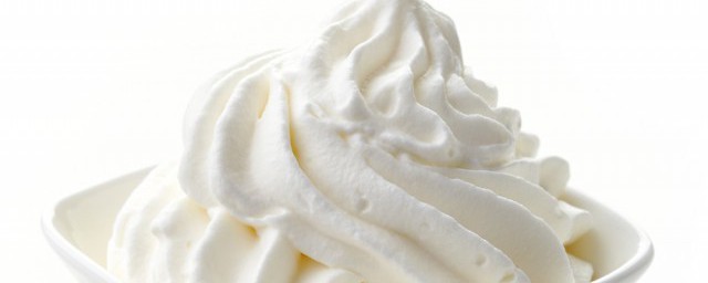 过期的淡奶油如何判断能不能吃(淡奶油过期什么样子)