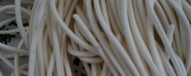 面条上有小黑点是发霉了吗(面条有一点点发霉)