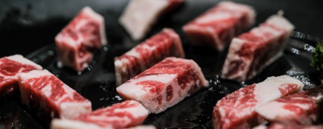 胡萝卜和牛肉是否能一起吃(胡萝卜与牛肉可以一起吃吗)