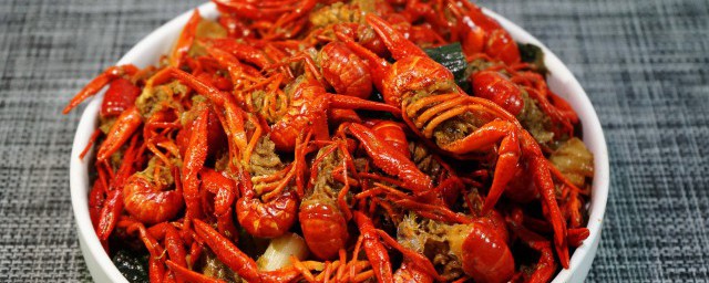 怎么做正宗的油焖小龙虾(怎样做油焖小龙虾好吃又简单)