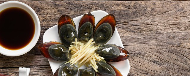 皮蛋可以和菌菇一起吃吗(皮蛋可以和菌类一起吃吗)