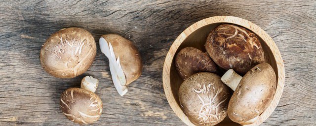 关于隔夜香菇能吃吗(香菇可以隔夜吃吗?)
