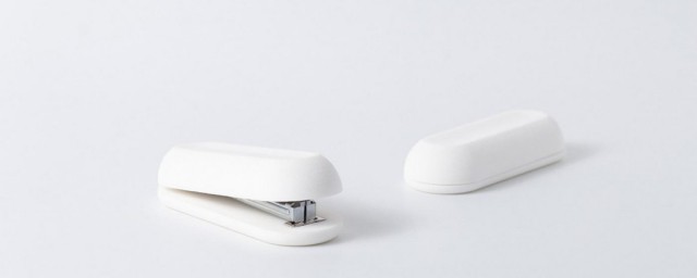 订书机卡住打不开怎么回事(订书机卡住了)