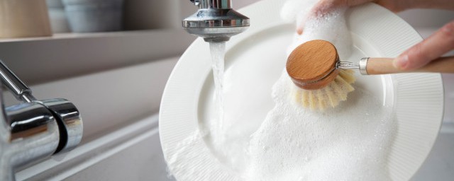 下水道水猛了水往上冒是什么原因(下水道猛倒水往上冒怎么办)