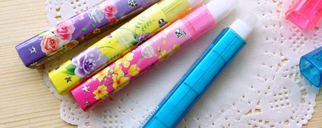 橡皮擦可以擦掉玻璃胶吗(橡胶水可以擦玻璃吗?)