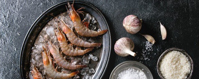 怎样做经典油焖大虾(经典油焖大虾做法大全窍门)