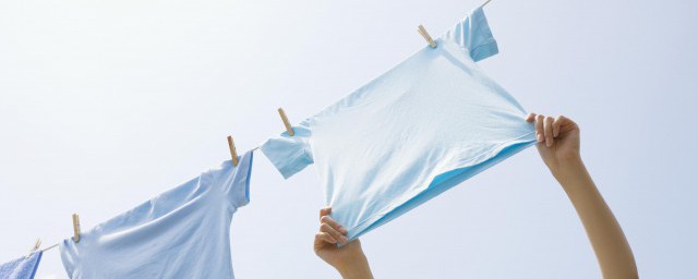 漂白剂为什么让白衣服变红(漂白剂把衣服变红)