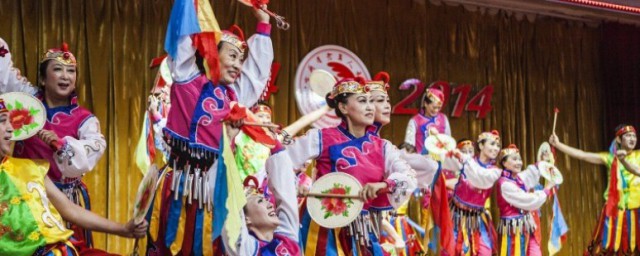 哈尔滨老年大学背景(哈尔滨老年大学分校有哪些)