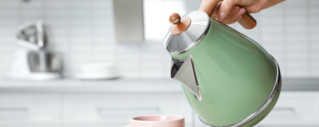 很硬很厚的水垢清除妙招有哪些(厚的水垢怎么去除厚厚的水垢)