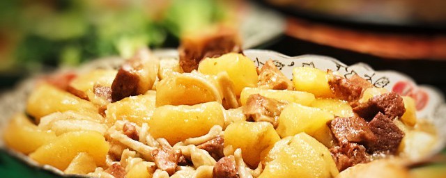 土豆和红萝卜可不可以一起炒(土豆能和红萝卜一起炒吗)