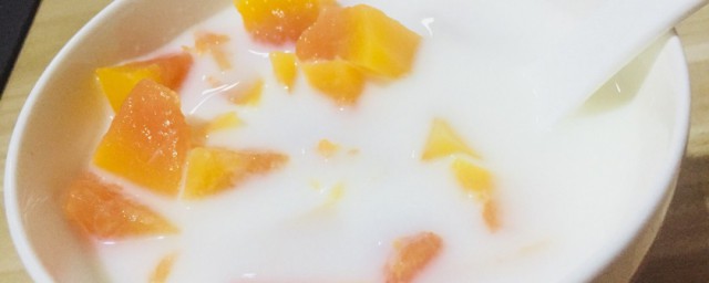 木瓜和牛奶能一起吃吗(木瓜和牛奶可以一起吃)