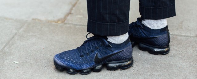 运动鞋后跟里面磨破了怎样修补(运动鞋底磨破了怎么修补)