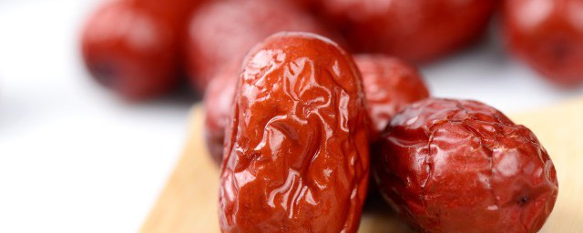 能不能一起泡菊花和红枣(菊花可不可以和红枣一起泡)