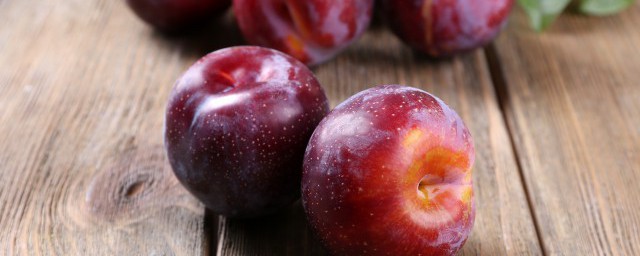 李子能不能跟苹果一起吃(苹果能跟李子一起吃吗)