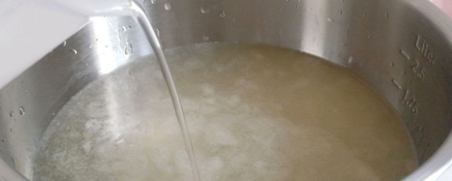 用什么替代石灰做冰粉(做冰粉用的石灰是工业石灰吗)