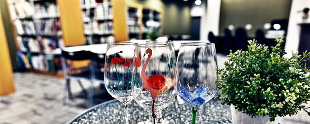 水杯壁很多气泡是否还可以喝(保温杯壁很多气泡能喝吗)