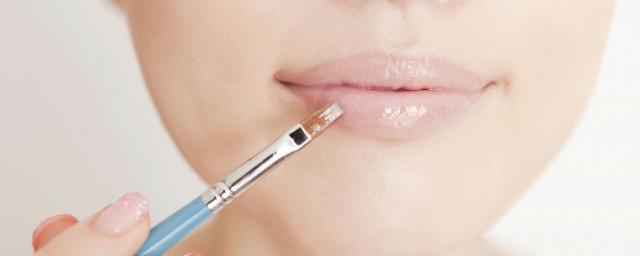 润唇膏可以用多长时间(润唇膏一般什么时候用)