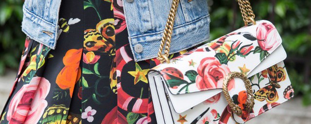 包包上的霉点去除技巧(如何去除包包上的霉点)