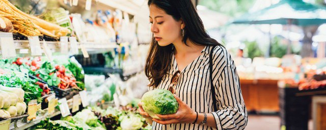 超市袜子上的磁扣如何去掉(袜子磁铁扣怎么拿掉)