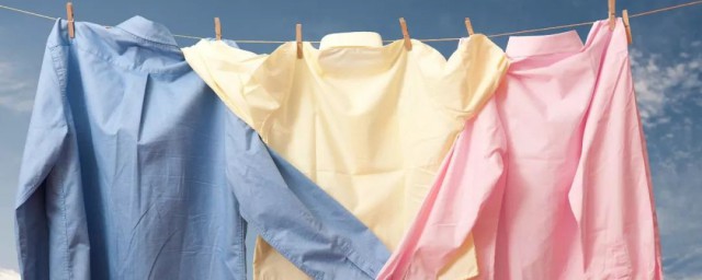 衣服上的脏水洗掉方法(衣服上有脏水弄上的污渍怎么洗)