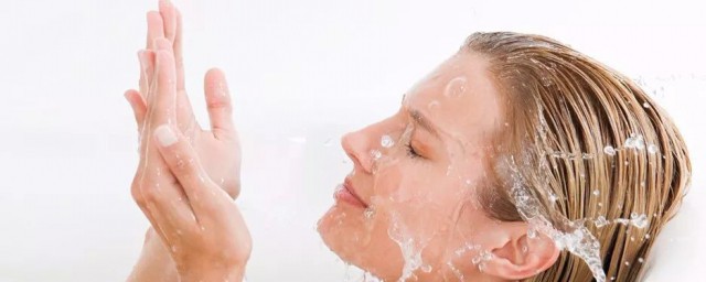 搓澡容易下泥方法(怎样搓澡不疼而且下泥多)