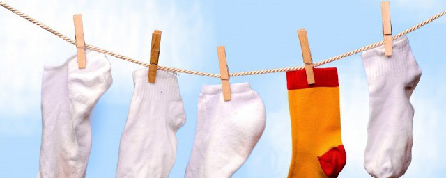 袜子穿久了变黄的原因(每次穿的袜子都会变黄)