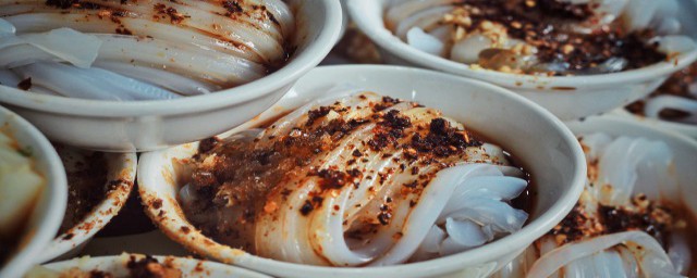 做好的白凉粉能不能隔夜(白凉粉可以放一晚上吗)