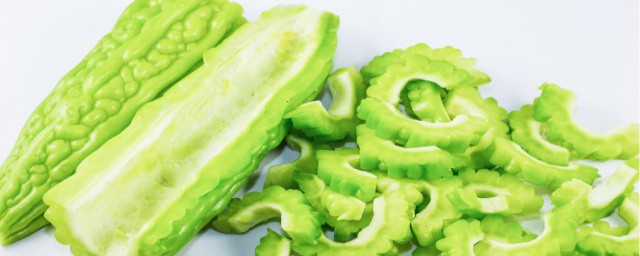 关于晒苦瓜片焯水的问题(晒苦瓜干为什么要焯水)