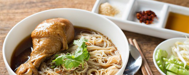 面条热量高不高(面条热量高不高 减肥能吃嘛)