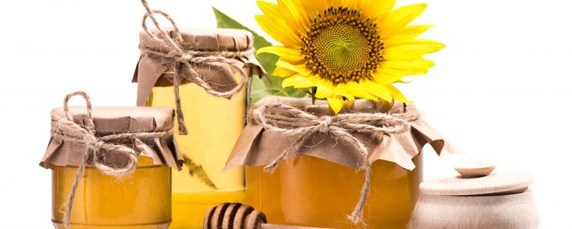 蜂蜜会过期吗(蜂蜜会过期吗变质是什么样的)