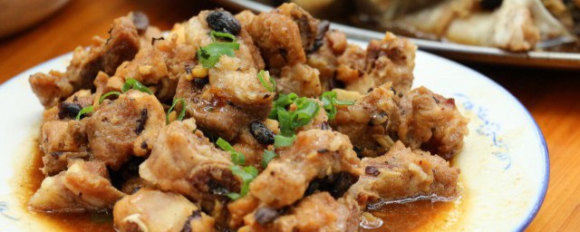 芋头蒸排骨(芋头蒸排骨的家常做法是怎样的)