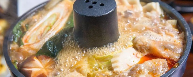 热腾腾的意思介绍(热腾腾是什么词)