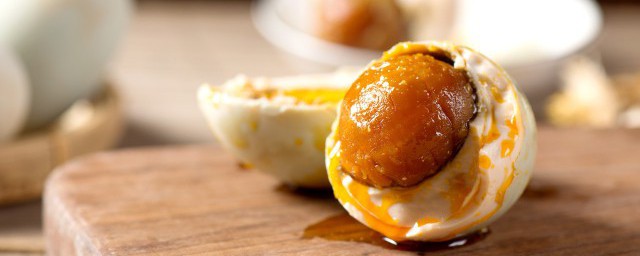 咸鸭蛋的保质期一般是多长(咸鸭蛋有保质期嘛)