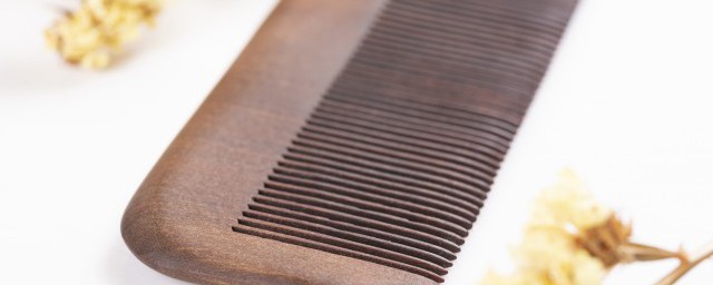 如何清洗梳子(如何清洗梳子上的头发)