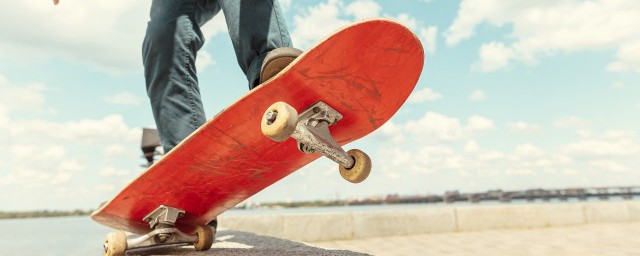 如何清理滑板(如何清理滑板板面)