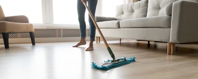 用什么拖地最干净(用什么拖地最干净谜语)