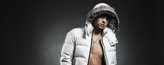 棉服能不能放在洗衣机洗(棉服可以放洗衣机洗)