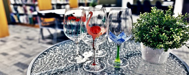 怎样清洗水杯去味(水杯变臭怎么清洗)