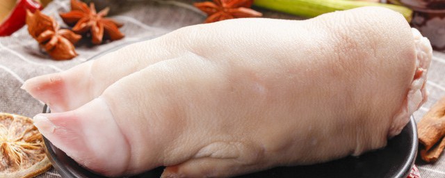 清洗猪脚的方法(清洗猪脚过程视频教程)