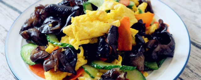 木耳黄瓜炒鸡蛋如何做(木耳黄瓜炒鸡蛋怎么炒)