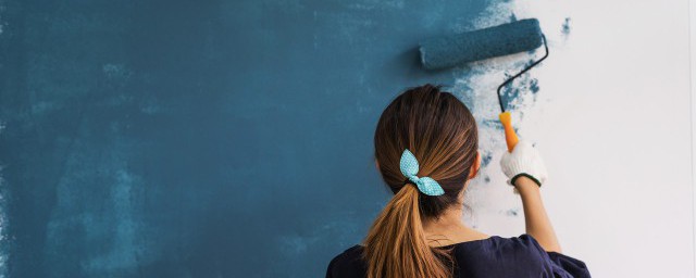 贴壁布刷基膜的作用(贴墙布前刷基膜的注意事项)